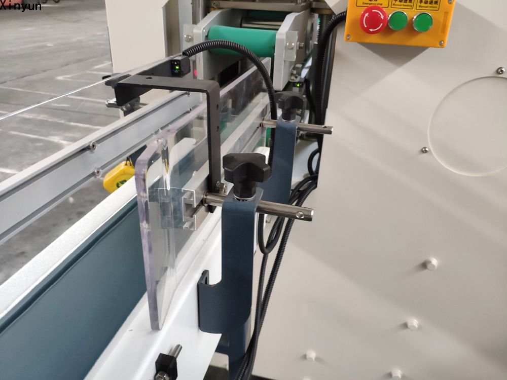 XY-GU-281 Automatic facial tissue log saw cutting machine