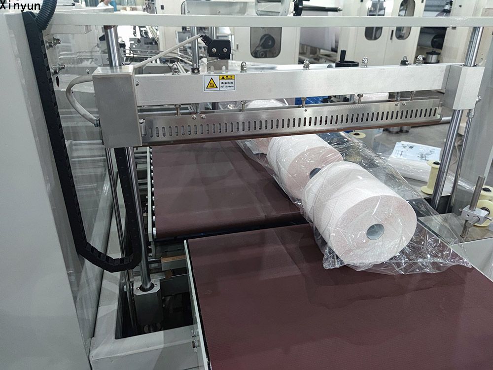 High Speed Labeling Maxi Roll Paper Shrink Packing Machine