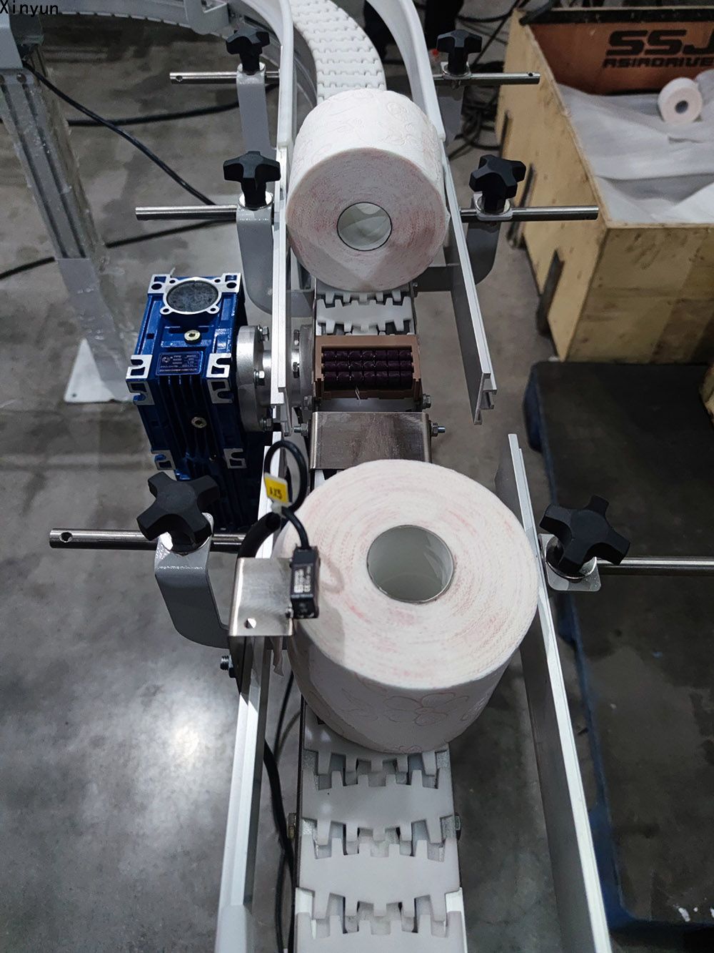 Hot selling glue lamination small toilet paper making machine production line