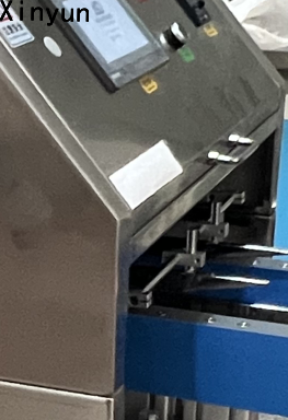 High speed facial tissue carton box sealing machine