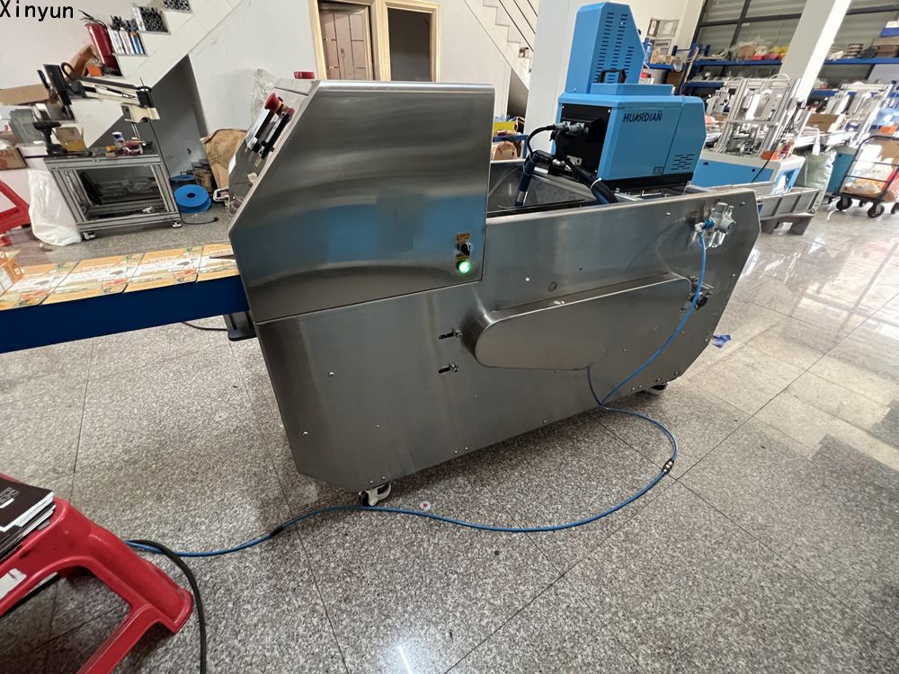 High speed facial tissue carton box sealing machine