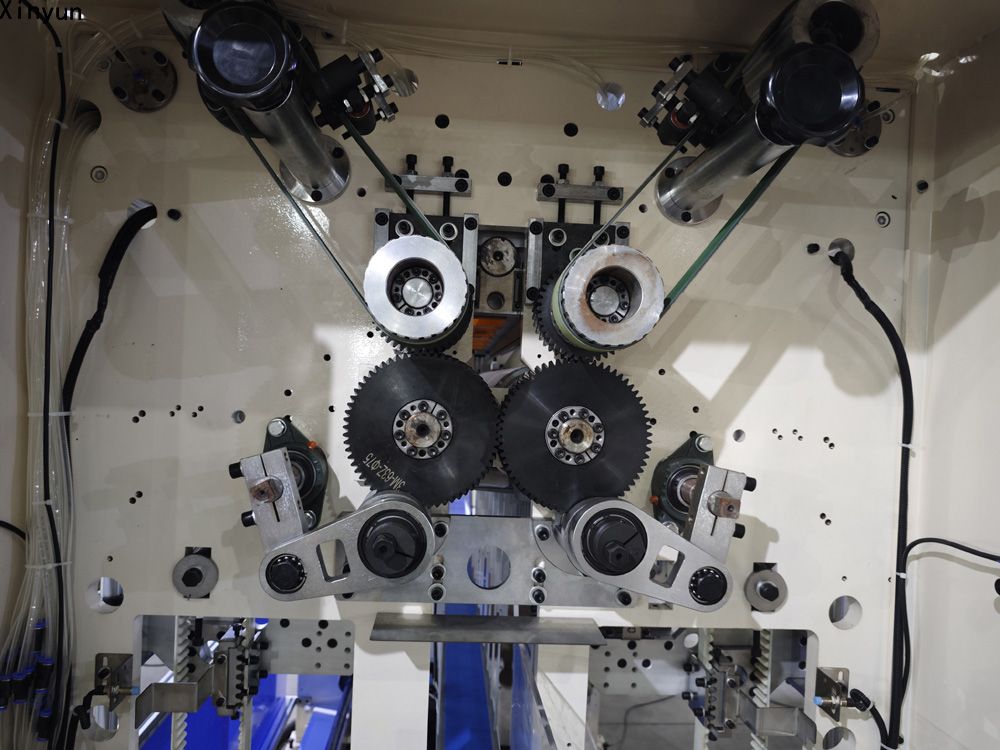 Automatic transferrring facial tissue paper making machine